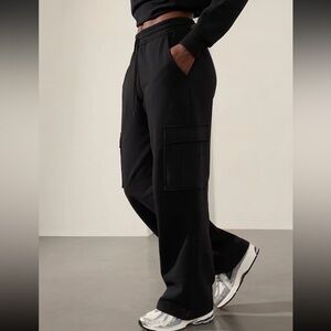Athleta Easy Fleece Mid Rise Cargo Pant Black Straight Sweatpants small tall